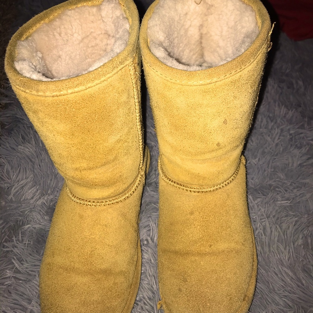 Bearpaw Women's Eva Short Sheepskin Boots
